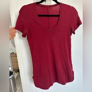 Lululemon red tee shirt
